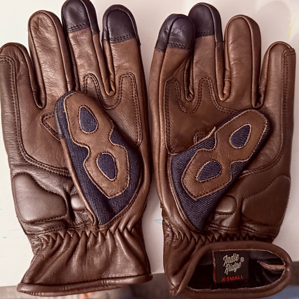 Motorcycle Gloves - Picture 2 of 3